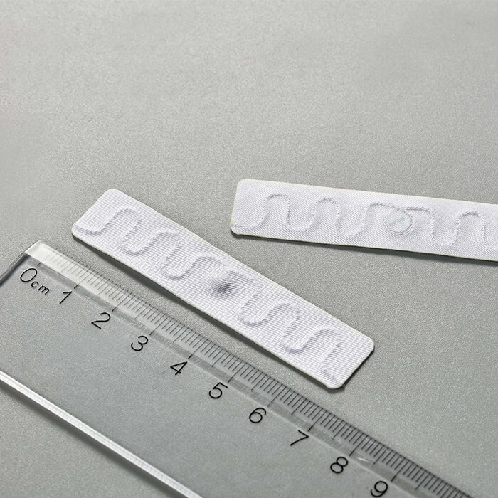 Etiqueta UHF para lavandería textil